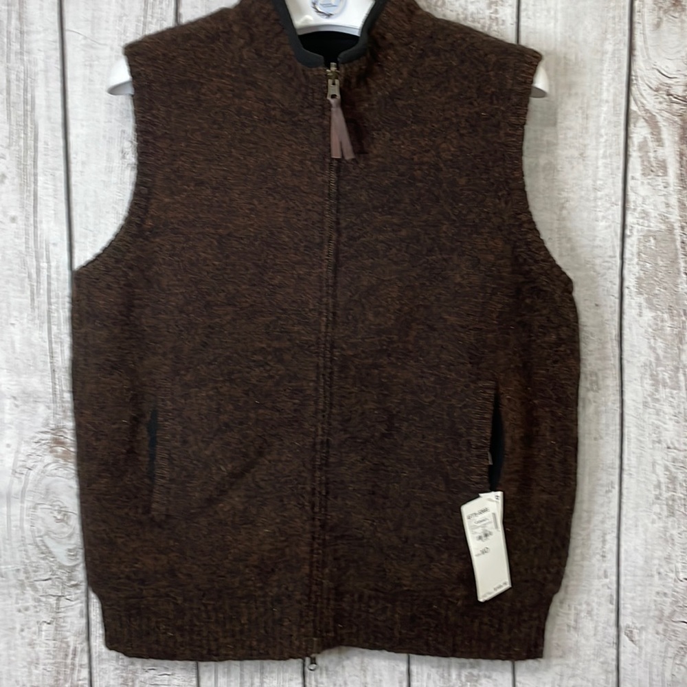 Pendleton Reversible Territory vest size medium. NWT.​​​